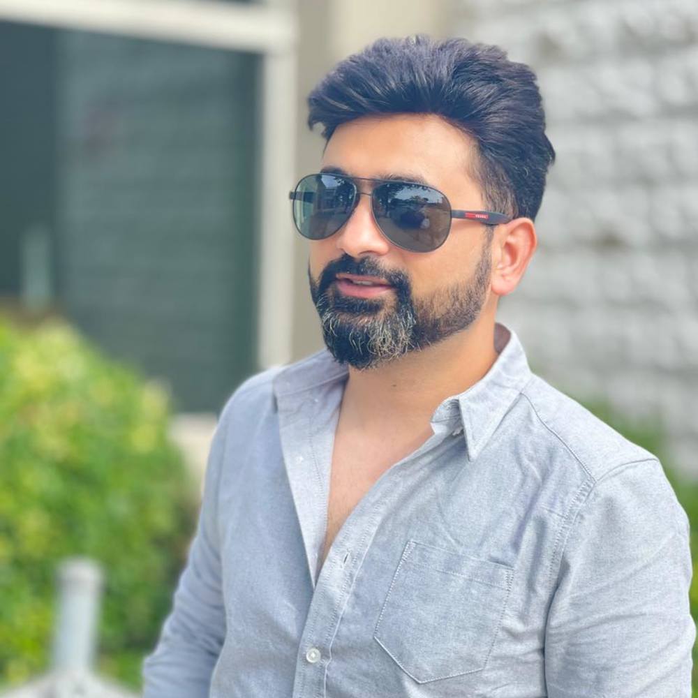 Meet your Posher, Nikhil